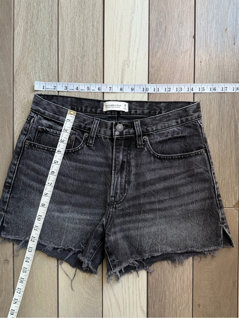 Abercrombie & Fitch Mid Rise Boyfriend Short - Picture 6 of 9
